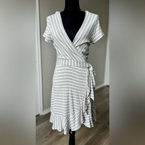 Gilli Asymmetrical Gray Striped Dress